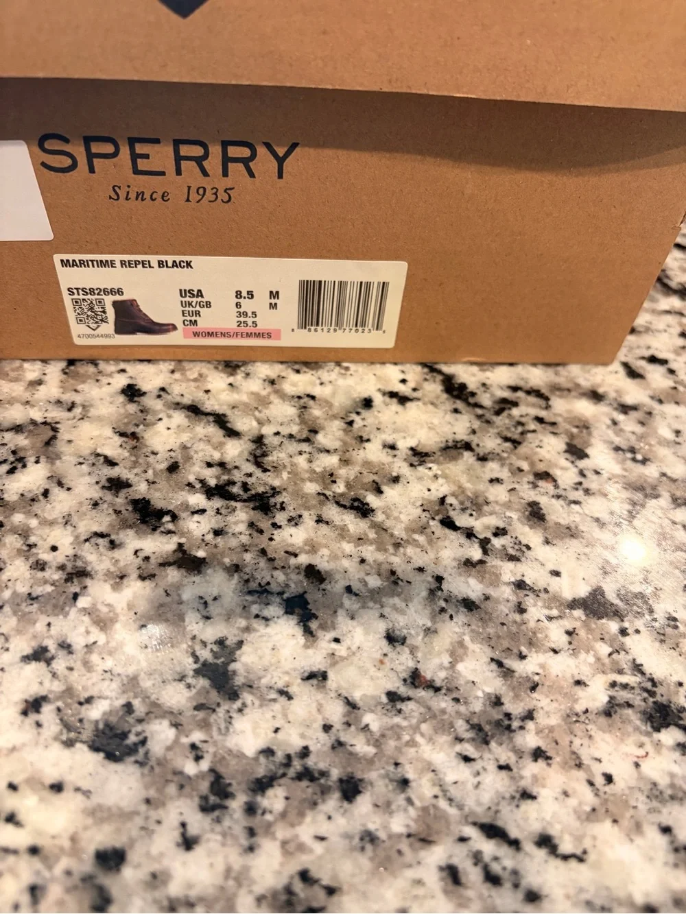 NWT Women’s 8.5 Sperry Black Winter Lace-Up Boots